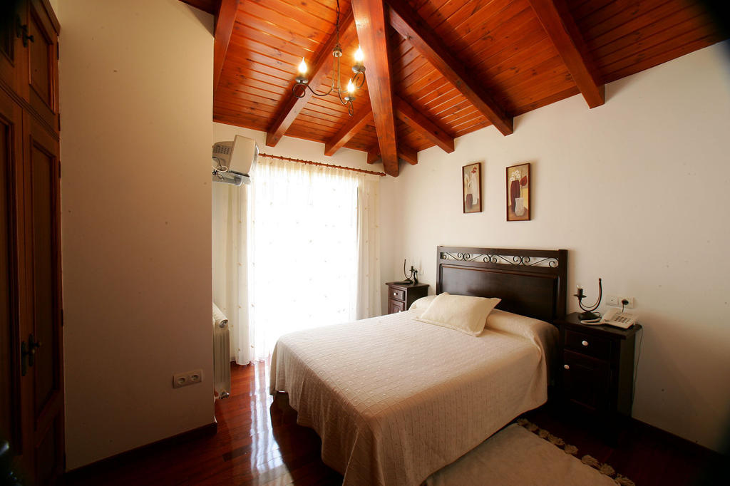 Casa Da Botica A Estrada Hostel Os Casares Room photo